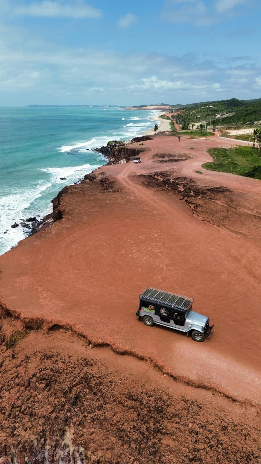 Vista aerea das falesias da Praia da Pipa